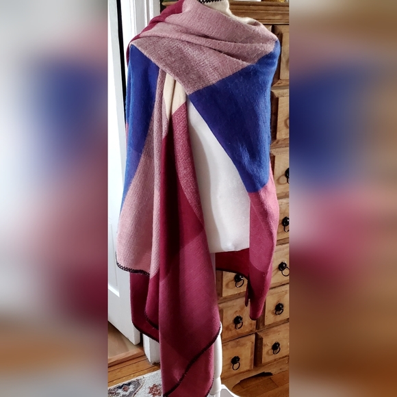 Eddie Bauer Burgundy Rose Blue and Cream Colorblock Wrap Poncho - Picture 4 of 6